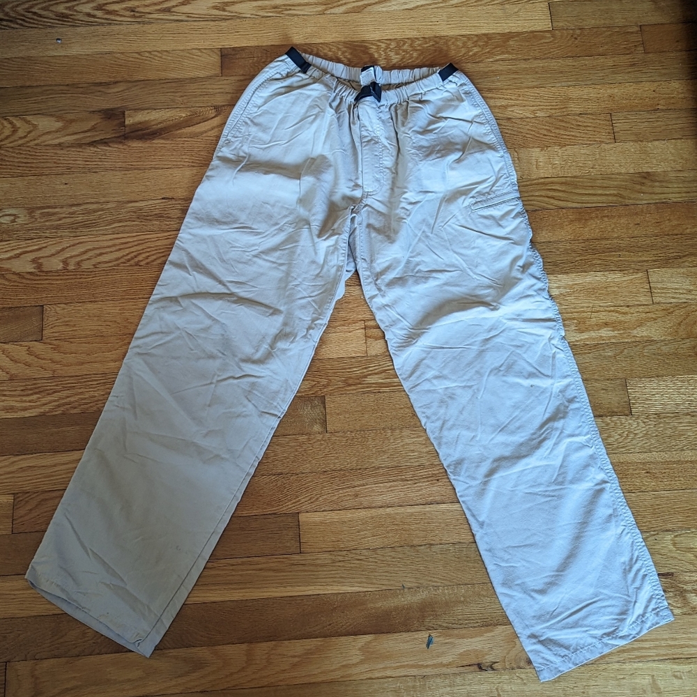 Vintage Men’s Patagonia Belted Tan Pants 100% Nylon sz M/ 30” inseam.